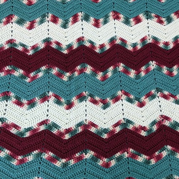 Vintage Handmade Zig Zag Large Afghan Blanket Throw Maroon Red Green Christmas - Picture 3 of 6